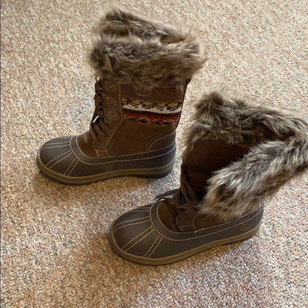 Snow boots